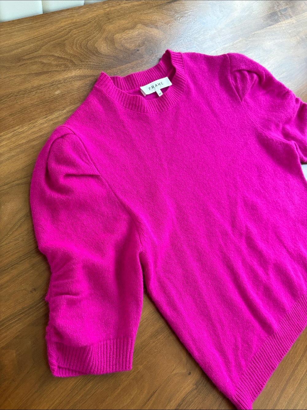 FRAME Cashmere Short Sleeve Ruched Sleeve Sweater Magenta Size Small - Picture 9 of 10